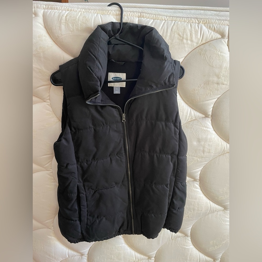 Old Navy Puffer Vest - Women’s M
